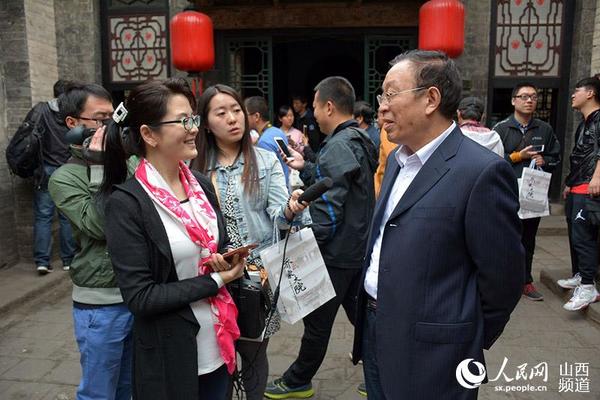 著名作家、编剧朱秀海接受媒体采访 郭凯祥 摄