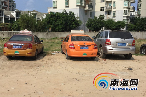 三亚26辆出租车被砸 警方介入调查_凤凰资讯