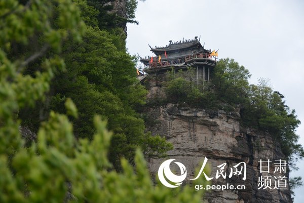 深山藏古寺，空岩生芳枝（李东京 摄）