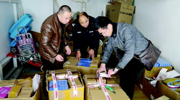 　警方现场查获大量假冒产品。(图片由警方提供)