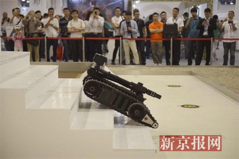 防爆机器人展示。新京报记者 王嘉宁 摄