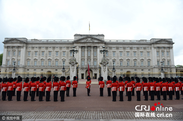 　　国际在线消息：当地时间2016年5月18日，英国伦敦，英国女王伊丽莎白二世出席新一届议会开幕仪式，公布新政府施政与立法计划。图片来源：视觉中国