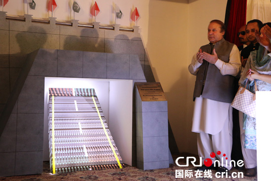 巴基斯坦总理谢里夫为项目祈祷