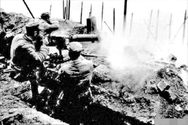 长沙会战中，中国军队向日军射击。（资料图片）