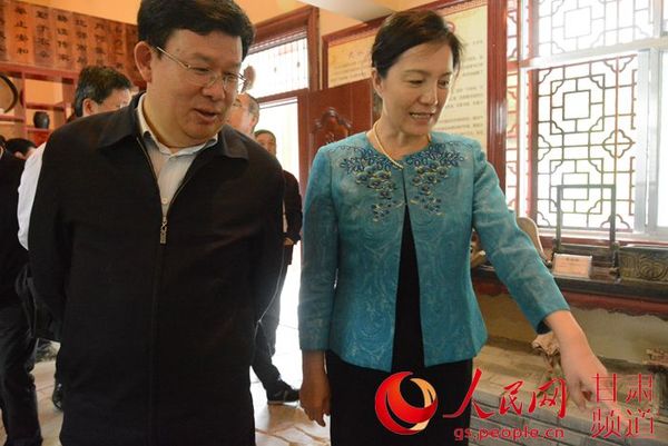 夏红民、陈青等人一起视察工作 （李东京 摄）