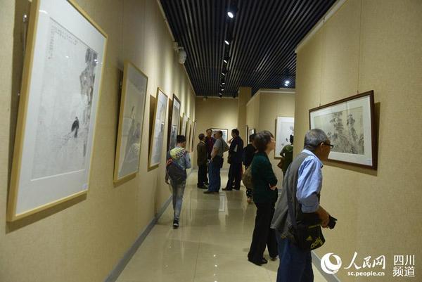 图为画展现场。王波 摄