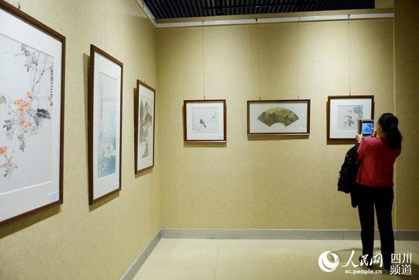 图为画展现场。王波 摄
