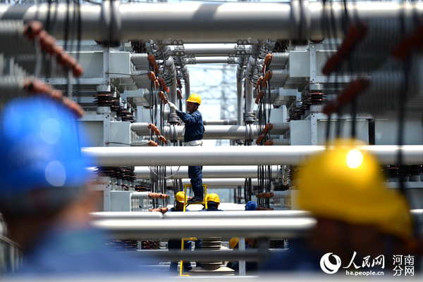 检修1000千伏串补设备