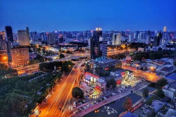 　　紫荆山立交 图/宋鑫一