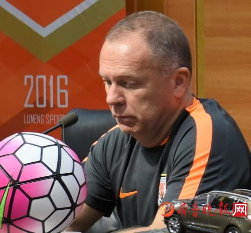 鲁能主帅曼诺不知道该喜还是悲