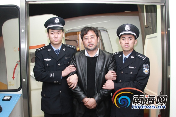 2013年12月28日，海口警方将犯罪嫌疑人沈桂林抓获归案（资料图）。海口市公安局提供