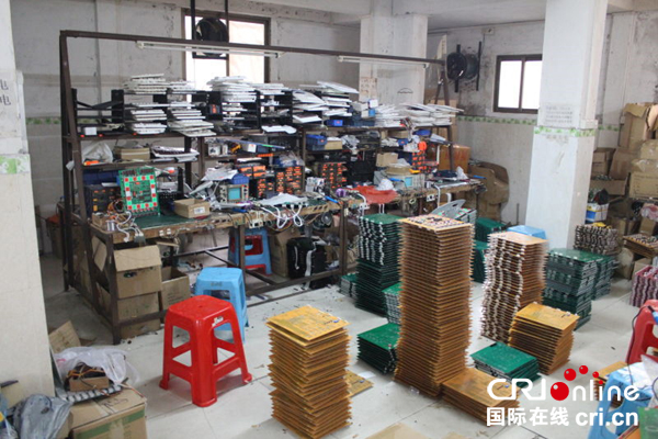 　　广东省公安厅组织打击破获“12.11系列老虎机赌博案'缴获的电脑板。