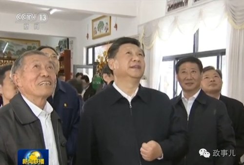 右一为李明