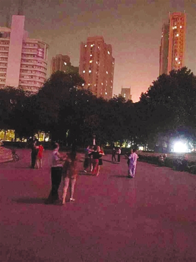 广场舞跳得欢