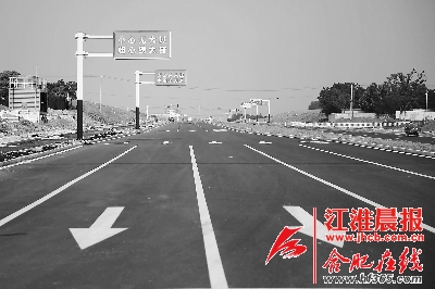 　　新修建的珠江路路面已经完成，即将通车。