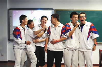 各高考点配两个考场狗查作弊