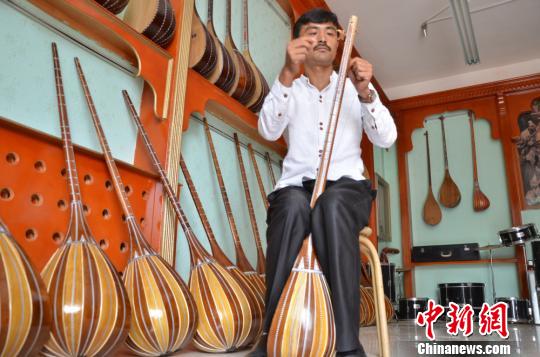 新疆坚守传统的工匠们:让祖先的手艺继续流传