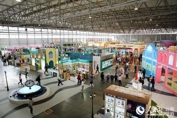 澳门近百家企业的千种商品亮相昆明会展中心 人民网 薛丹 摄