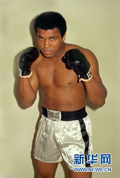 这是1974年10月9日拍摄的准备参赛的阿里。新华社/美联