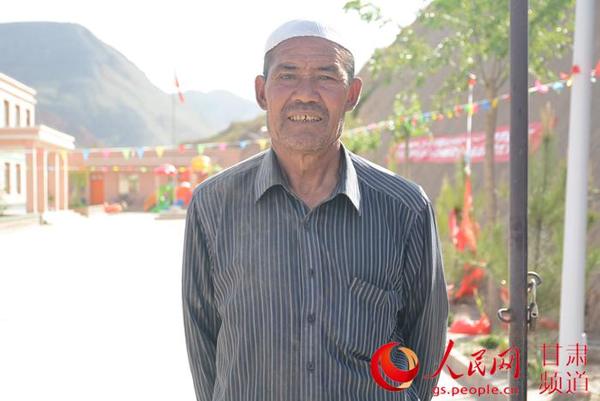 布塄沟村已退休的老支书马占海（李东京 摄）