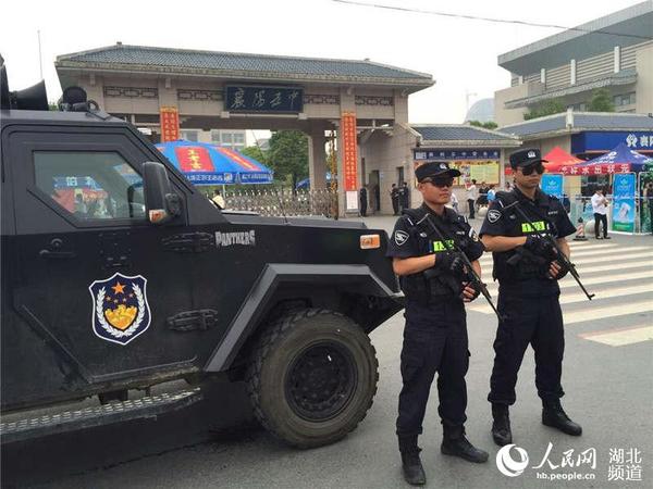 怎么画全副武装特警 a5b9bd50-a365-4f14-b592-8e5a10ba380e_size47_w600_h450.jpg