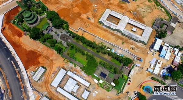 6月13日,在海口市丘海大道海瑞墓园区,改造扩建工作正在进行。海报集团全媒体中心记者 陈元才 实习生 陈若龙 摄