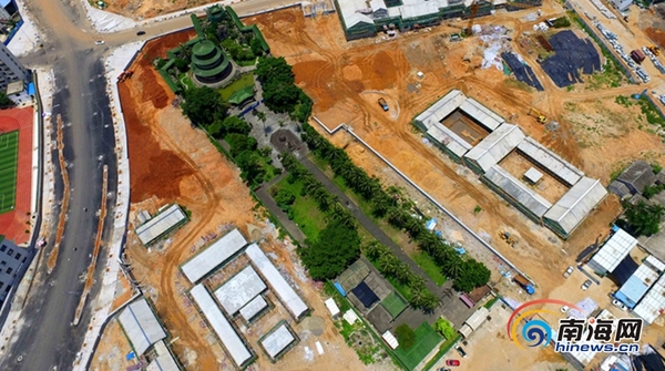 6月13日,在海口市丘海大道海瑞墓园区,改造扩建工作正在进行。海报集团全媒体中心记者 陈元才 实习生 陈若龙 摄