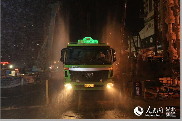 武汉市启动智能平台全面监控渣土车。（肖敏 摄）