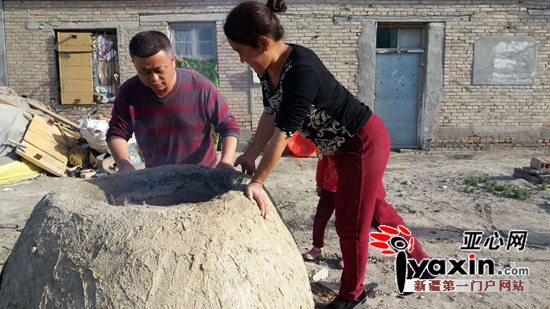 杨龙鼓励贫困户自力更生