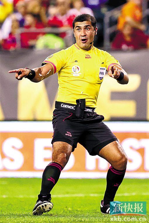 ■南美裁判都是表情帝。CFP/图