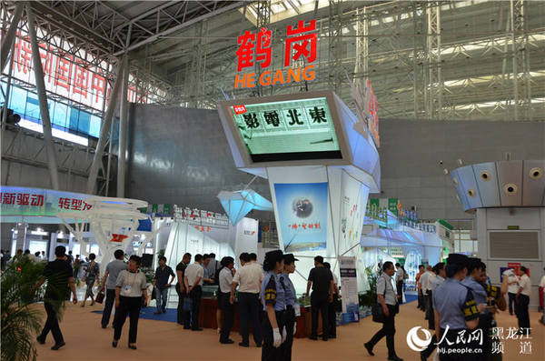 鹤岗展厅燃起“烯”望时刻。