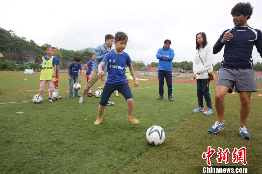 足球教练针对队员吗,足球教练美剧