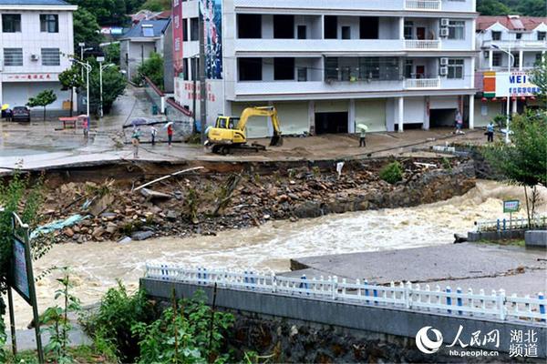 温泉镇梅岩村过河大桥