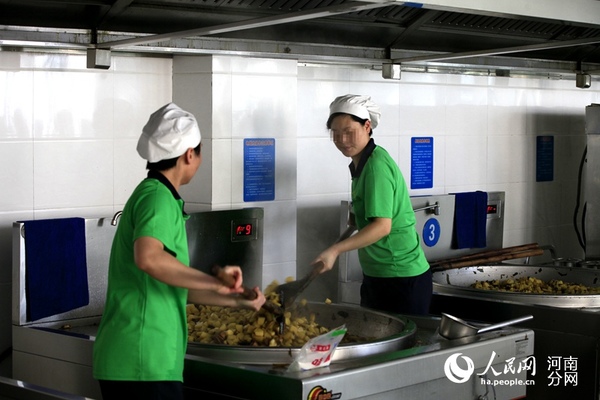 合理的饮食,不仅能增强戒毒人员的体质,还可以缓解心理压力。