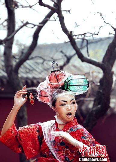 中国京剧服饰艺术当代创意展首展上海（图）