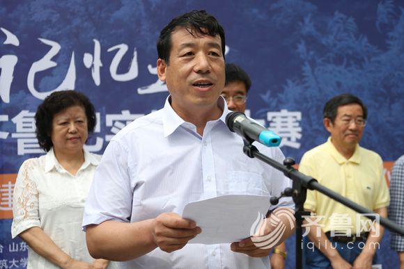 山东建筑大学党委副书记韩锋出席仪式并致辞。