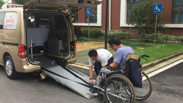 7月1日，上海强生出租车公司第二批50辆多功能无障碍出租车投用。 本文图片均来自 澎湃新闻记者 徐燕倩