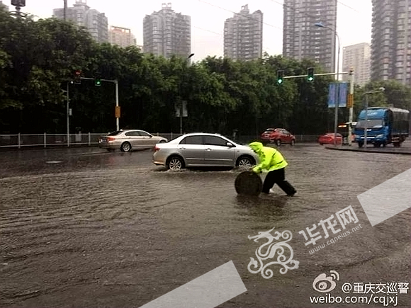 昨日，重庆多地下起暴雨。资料图