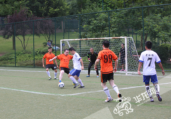 第三届重庆足球争霸赛开战 欧洲杯不过瘾就来