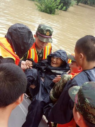 图片均为救援现场。李国柱/摄