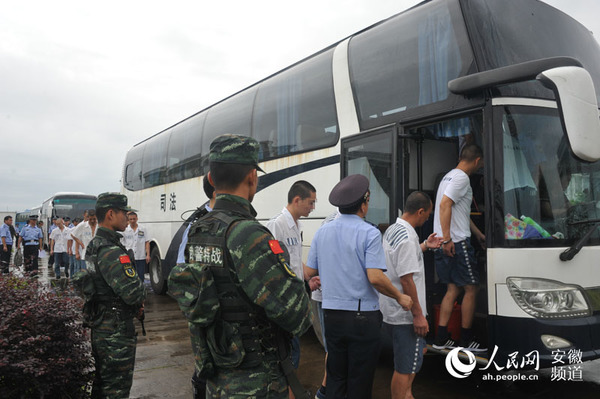 安徽九成监狱594名罪犯800里安全大转移(图)