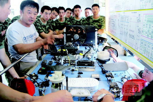 为应急救援打基础,武警进蓝翔技校学挖掘机等