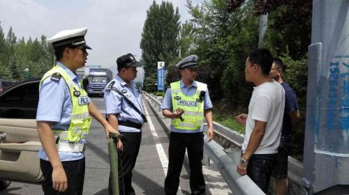 济南:交警查车一不小心查出个盗墓贼