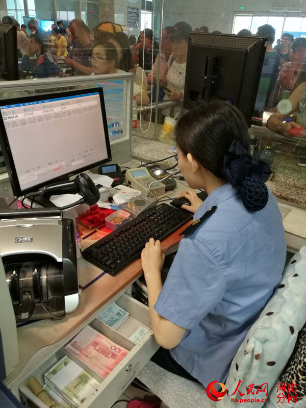 铁路晚点，乘客滞留