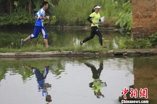 南粤古驿道定向大赛开跑 600多运动员感受古村魅力