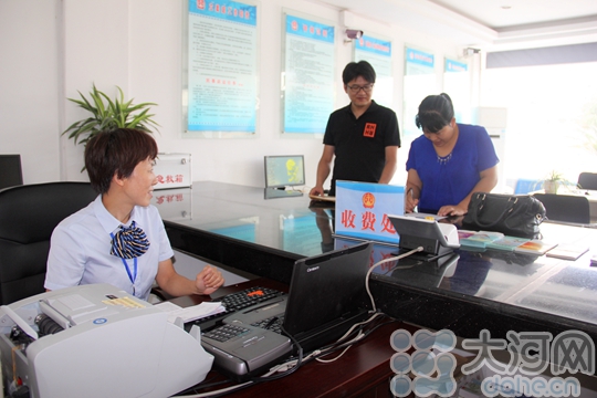西峡法院:银行入驻诉讼服务中心 便民服务获群