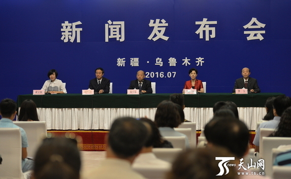 　　新闻发布会现场。