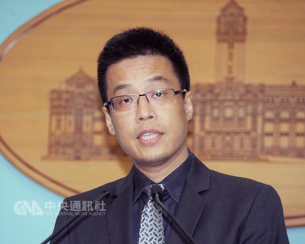 台湾地区领导人办公室发言人黄重谚表示会坚持对南海诸岛的“主权”(图片来源：“中央社”)