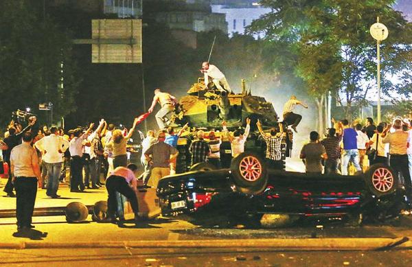 土耳其政变 机场工作人员全跑了 中国游客滞留