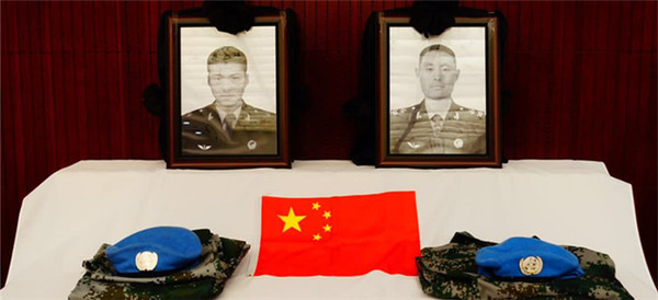 我驻乌干达大使馆为李磊、杨树朋两名烈士举行